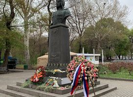 Սիմոն Զաքյանի կիսանդրին