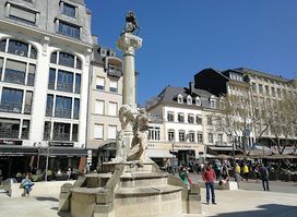 Monument to Dicks and Lentz