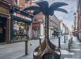 Statue Palm