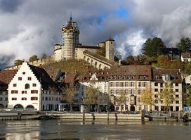 Stadtbefestigung (Stadtmauer, Schwabentor, Finsterwaldturm, Under Diebsturm, Munot)