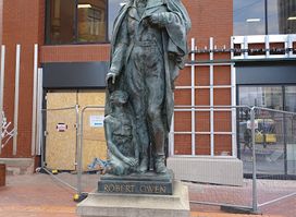 Robert Owen Statue