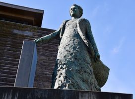 Ingibjörg H. Bjarnason statue