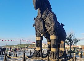 Trojan Horse Statue