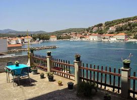 Apartments Glasinovic Jelsa | Island Hvar