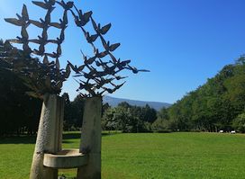 Pigeons Statue