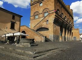 Piazza del Popolo Market