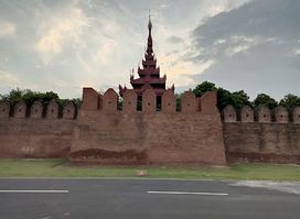 အရှေ့ဘက်နန်းမြို့ရိုး