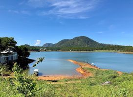 Tuyen Lam Lake Boating