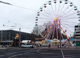 Rundbrunnen goldene Reiter Blick