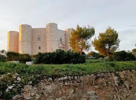 Via Castel del Monte