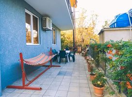 Makos Guest house