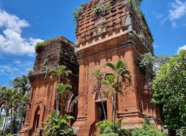 Hung Thanh towers