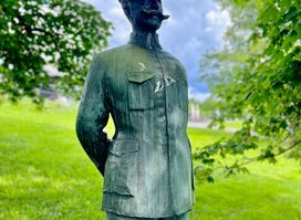 Statue of Colonel Henrik August Angell by Gustav Lærum