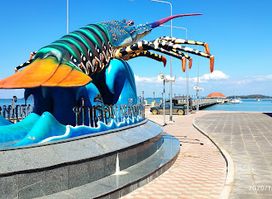 Lobster Monument Koh Lanta | ประติมากรรมกุ้งมังกรเกาะลันตา