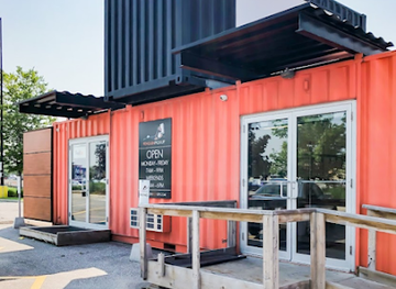 canada/okanagan/landmark/penguinpickup