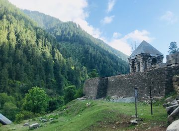india/kashmir-great-lakes/landmark/naranag-kangan-temple