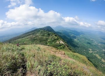 sri-lanka/minneriya-national-park/landmark/hulangala-mini-world-s-end-viewpoint-elkaduwa-plantations