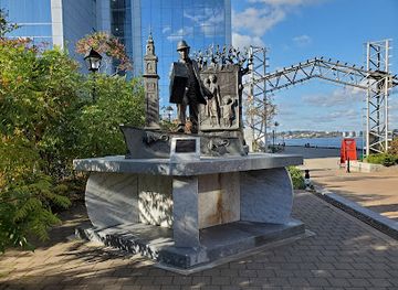 canada/halifax/south-end-halifax/landmark/the-emigrant-statue