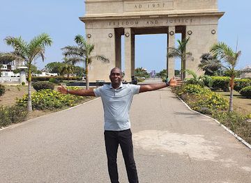 ghana/kokrobite/landmark/independence-arch