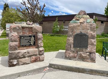 utah/panguitch/landmark/panguitch-fort-and-panguitch-quilt-walk-markers