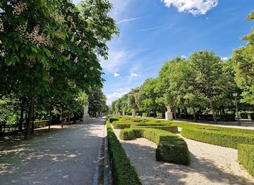 spain/madrid/retiro/landmark/paseo-de-las-estatuas