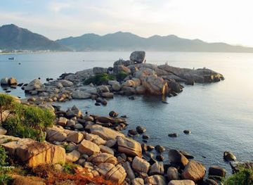 vietnam/south-central-coast/landmark/hon-chong