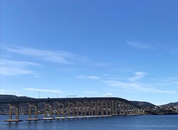 australia/hobart/landmark/the-floating-bridge-landmark