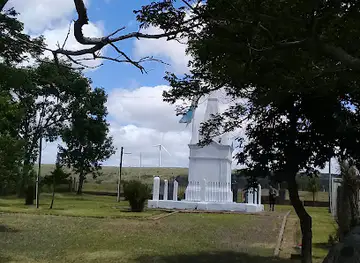 Mausoleo con restos de combatientes caidos en Batalla Arbolito