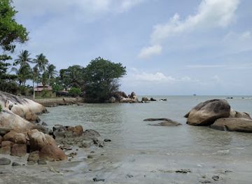 indonesia/bangka-belitung-islands/landmark/pantai-parai-tenggiri