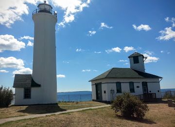 new-york/north-country/landmark/tibbetts-point-lighthouse