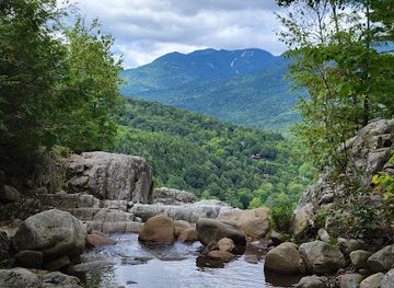 new-york/adirondack-mountains/landmark/roaring-brook-falls
