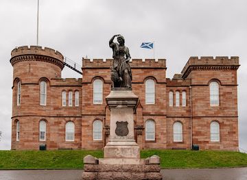 united-kingdom/inverness/landmark/flora-macdonald-statue