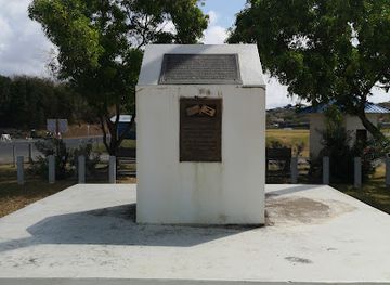 grenada/saint-george/landmark/memorial-to-the-fallen-in-grenada