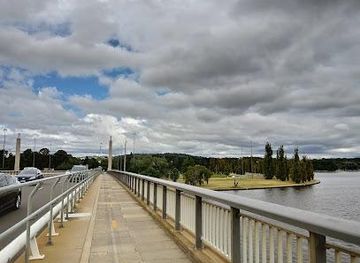 australia/canberra/landmark/commonwealth-ave