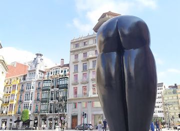 spain/oviedo/landmark/escultura-culis-monumentalibus