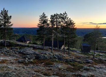 finland/rovaniemi/landmark/kuninkaanlaavu-lean-to