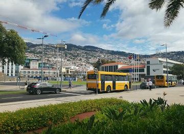 portugal/madeira/landmark/praca-da-autonomia