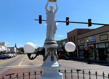 alabama/coosa-valley/landmark/boll-weevil-monument