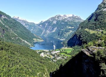 norway/geirangerfjord/landmark/waterfall-view
