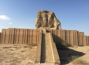iraq/dhi-qar/landmark/archaeological-ziggurat-of-aqarquf
