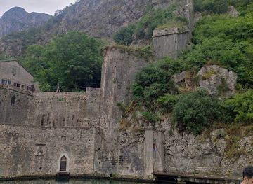 montenegro/kuci/landmark/old-town-walls