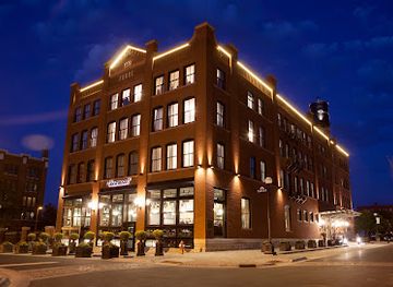 wisconsin/la-crosse/landmark/the-charmant-hotel