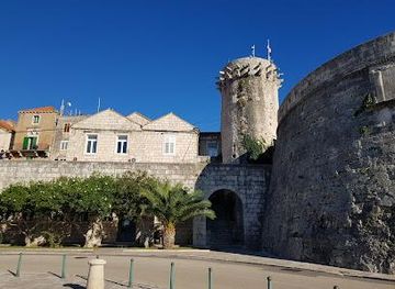 croatia/hvar/landmark/korcula-town-gate