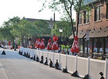 illinois/arlington-heights/landmark/arlington-alfresco