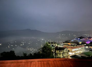 india/gangtok/landmark/loafing-around