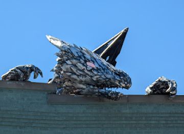 washington/renton/landmark/erasmus-the-rooftop-dragon