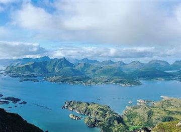 norway/nordland/landmark/middagstinden-hike