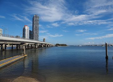 australia/gold-coast/main-beach/landmark/pelican-beach