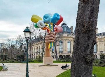 france/paris/landmark/bouquet-of-tulips