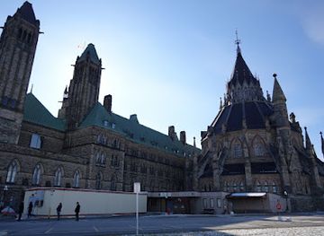 canada/ottawa/landmark/victoria-tower-bell-monument